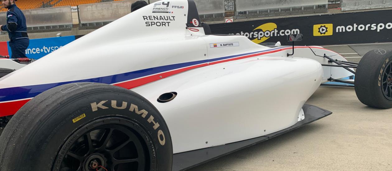 Coche blanco de Nico Baptiste