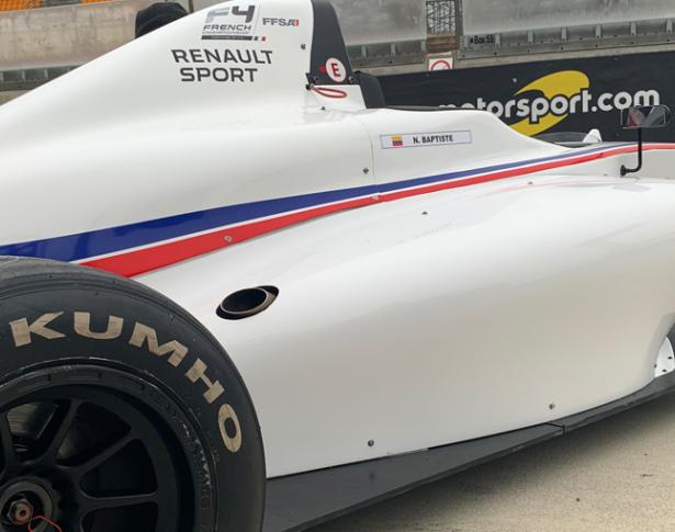 Coche blanco de Nico Baptiste